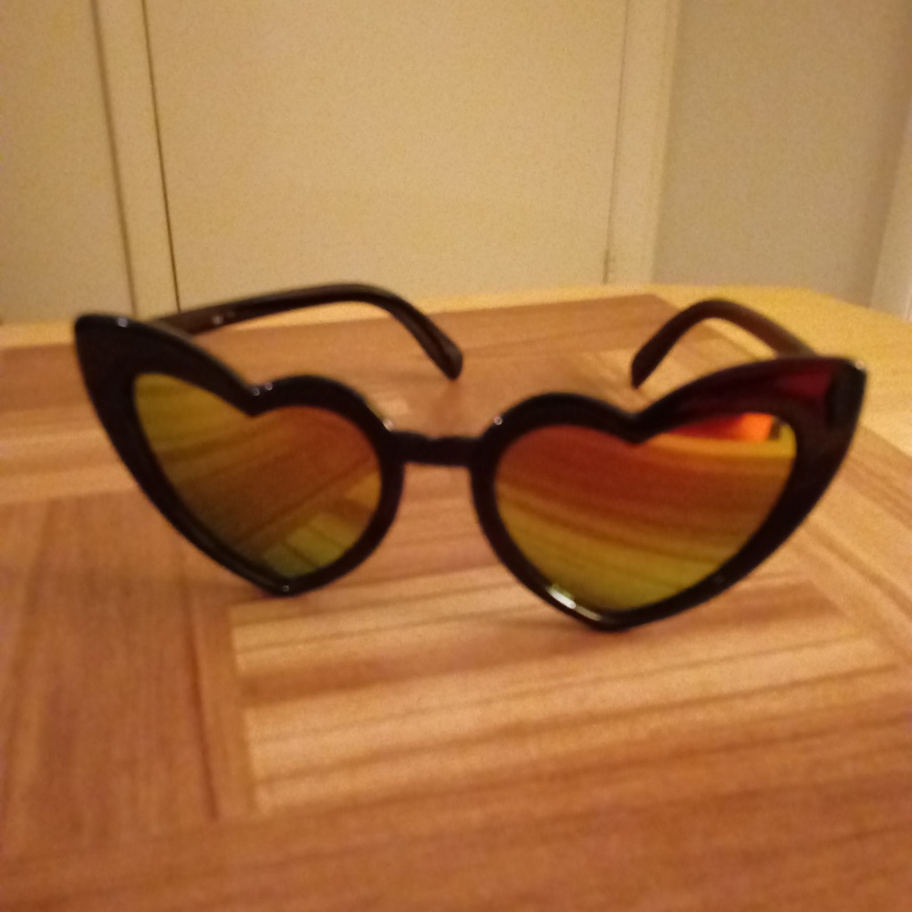 Heart Shape Cat Eye Plastic Ladies Sunglasses